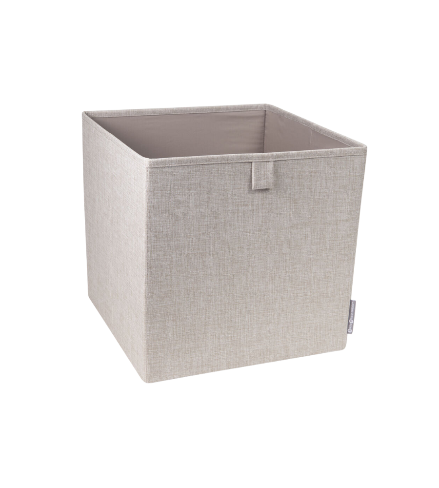Die SOFT Aufbewahrungsbox CUBE von Bigso ist in Beige mit einem Griff an der Vorderseite abgebildet, leer vor einem weißen Hintergrund. Dieser faltbare Aufbewahrungswürfel bietet ein einfaches, minimalistisches Design.