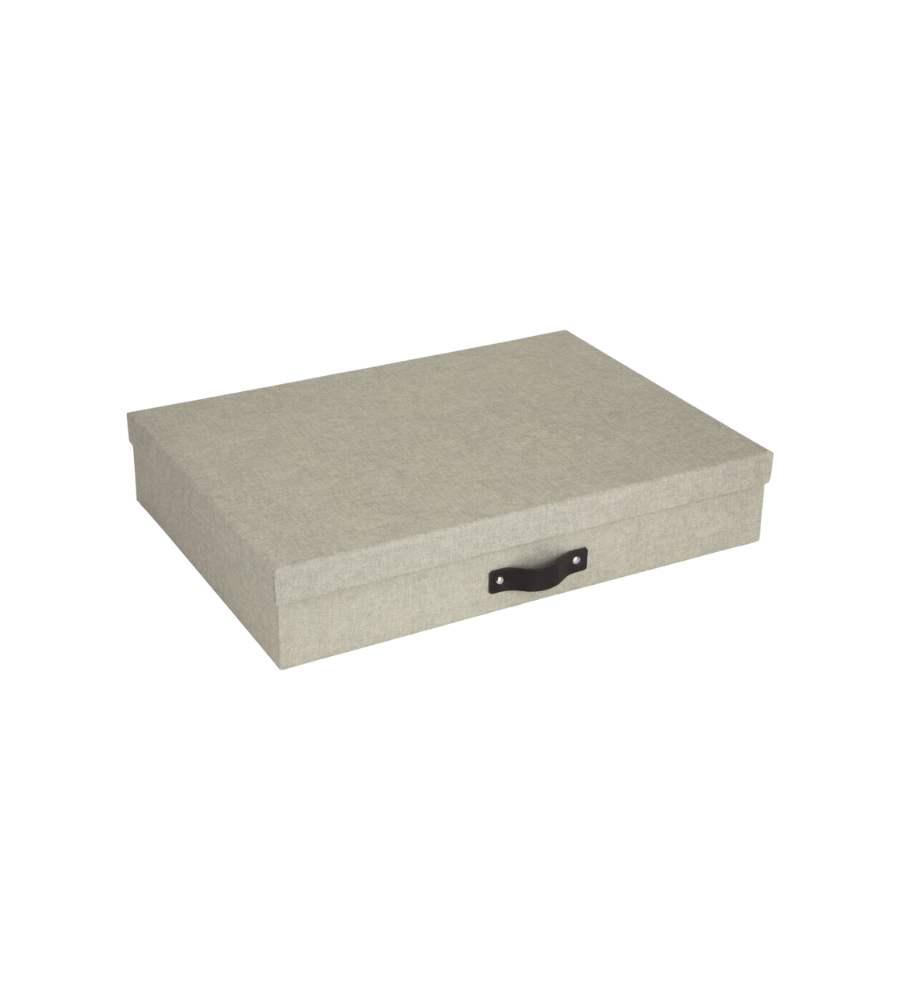 Die Bigso SVERKER Aufbewahrungsbox A3 aus beigefarbenem Leinen mit aufgesetztem Deckel und schwarzem Griff an der Vorderseite ist ideal für die Aufbewahrung von Dokumenten in Ihrem Home Office. Abgebildet vor einem schlichten weißen Hintergrund.