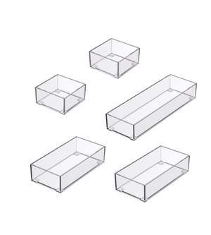 Das BNB x VCN Schubladen Organizer-Set SLIDE (5-teilig) bietet fünf klare, rechteckige Boxen in verschiedenen Größen mit transparenten Seiten und offener Oberseite - ideal, um Ihre Schubladen ordentlich und stilvoll zu halten.
