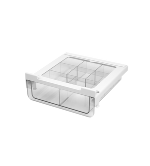 Die Unter-Regalschublade KLAR von BNB x VCN mit flexiblem Einsatz ist eine transparente Aufbewahrungslösung mit weißem Rahmen und mehreren Fächern - ideal als platzsparender Küchenschrank-Organizer. Präsentiert auf weißem Hintergrund.