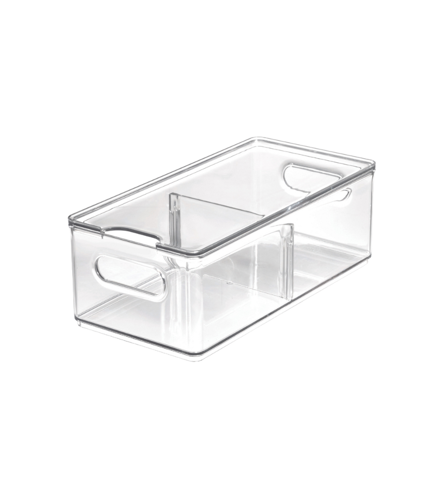 Der iDesign HOME EDIT – Aufbewahrungsbehälter KLAR Fridge (2 Fächer mit Deckel) ist ein durchsichtiger rechteckiger Aufbewahrungsbehälter mit seitlichen Griffen und interner Trennwand, ideal für die Kühlschrankorganisation, dargestellt auf weißem Hintergrund.