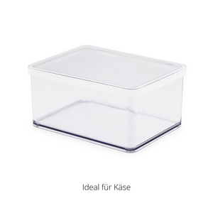Plastikbehälter mit weißem Deckel, stehend auf hellem Hintergrund. Text: „Ideal für Käse“.